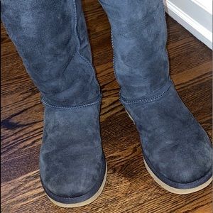 navy blue Ugg’s